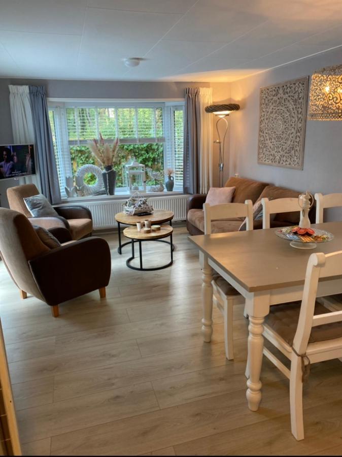 Luxe Chalet Met Prachtig Terras Op De Veluwe , Veel Privacy Hoenderloo Esterno foto