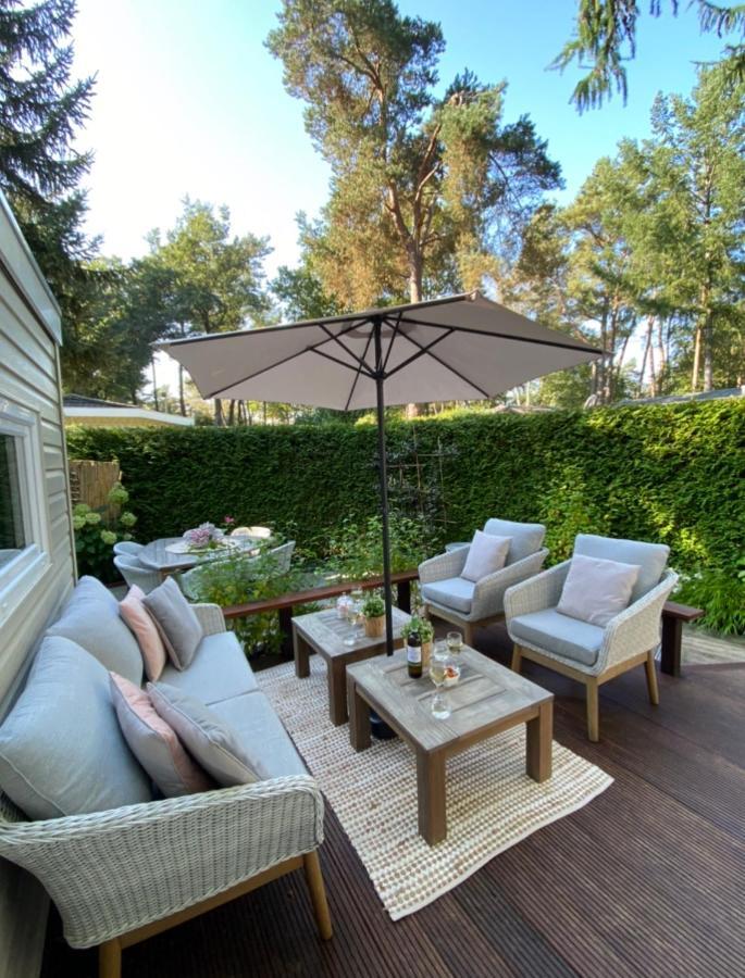 Luxe Chalet Met Prachtig Terras Op De Veluwe , Veel Privacy Hoenderloo Esterno foto